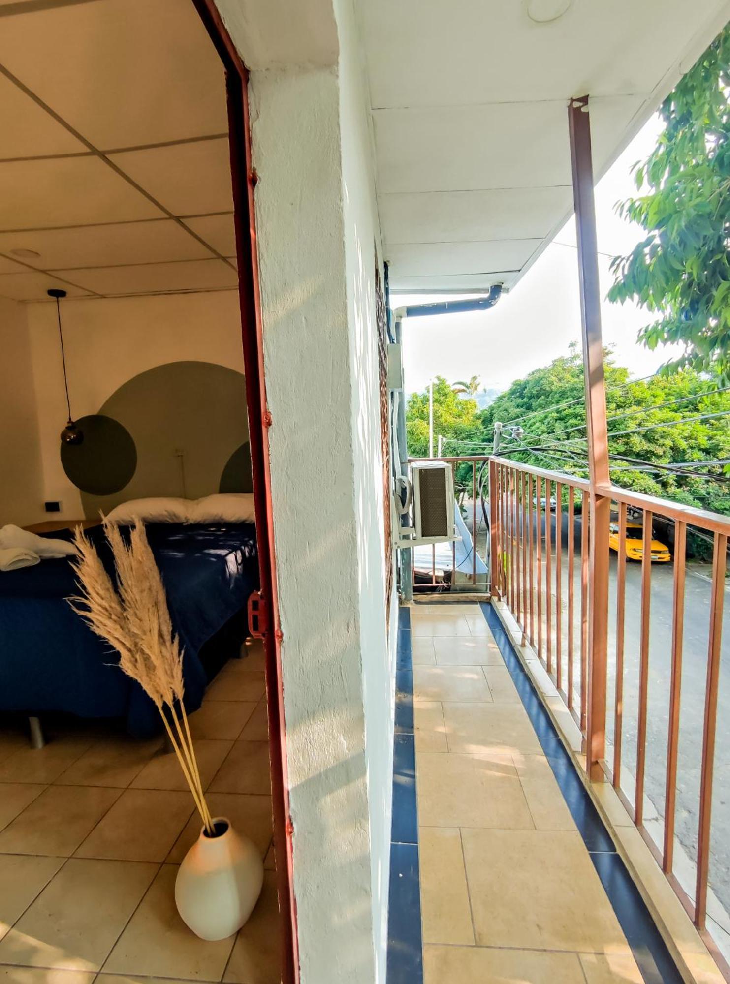 ホテル Friendly House Santa Tecla エクステリア 写真